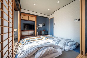 1 bedroom, desk, free WiFi, bed sheets