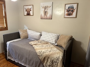 3 habitaciones, escritorio, tabla de planchar con plancha y wifi gratis 