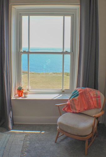 A spacious Victorian house, with stunning sea views and close to town and sea.