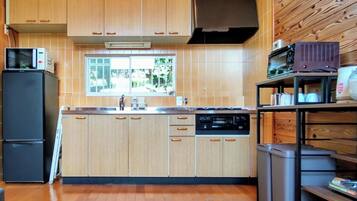 冰箱、微波炉、炉灶、厨具/餐具