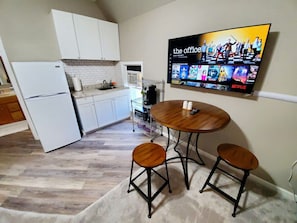 Fridge, microwave, coffee/tea maker, toaster - Walkable Cozy Downtown Studio  (FREE Bikes to use) (Columbus)