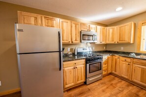 Réfrigérateur, micro-ondes, four, lave-vaisselle