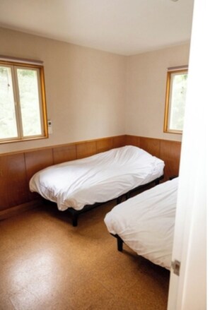 1 bedroom, desk, free WiFi, bed sheets