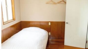 1 bedroom, desk, free WiFi, bed sheets