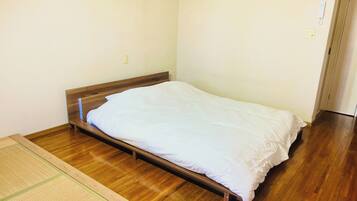 1 bedroom, desk, free WiFi, bed sheets