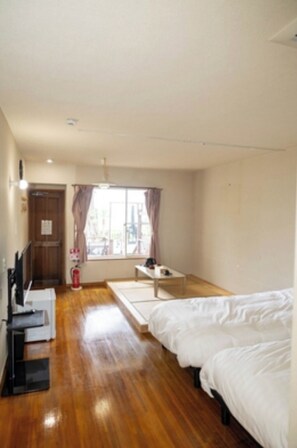 1 bedroom, desk, free WiFi, bed sheets - 1st floor twin room Room only 30 seconds walk to / Shimoda Shizuoka (Shimoda)