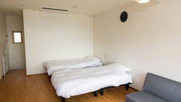 1 bedroom, desk, free WiFi, bed sheets