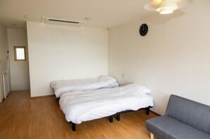 1 bedroom, desk, free WiFi, bed sheets
