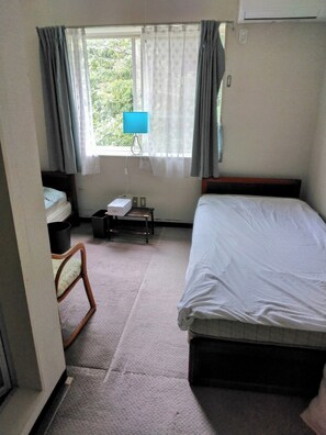 4 bedrooms, desk, iron/ironing board, free WiFi