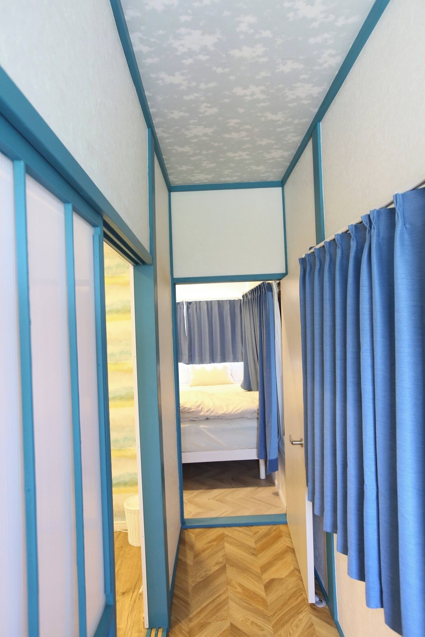 3 bedrooms, desk, WiFi (free), bed sheets