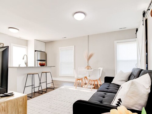 Cozy 1-Bedroom Retreat ~ New Remodel, Fast Wi-Fi