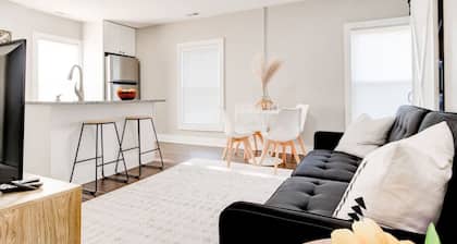 Cozy 1-Bedroom Retreat ~ New Remodel, Fast Wi-Fi