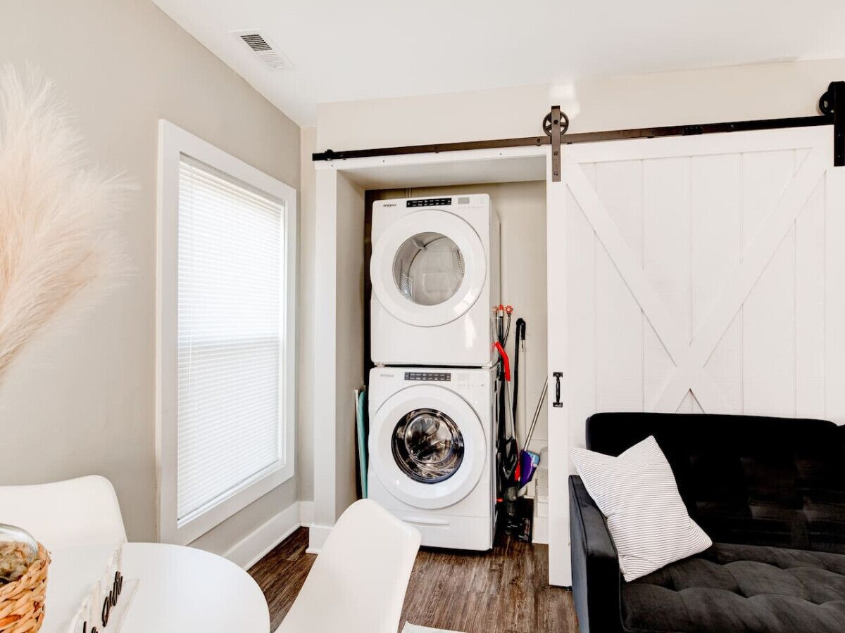 Cozy 1-bedroom Retreat ~ New Remodel, Fast Wi-fi - Indiana