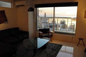 TV - A 3storey building with an ocean view and rooftop / Yokosuka Kanagawa (Yokosuka)