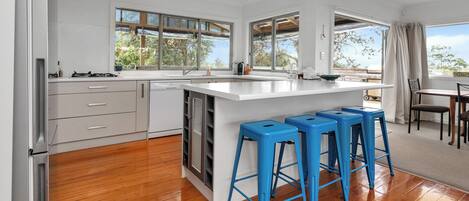 雪櫃、微波爐、洗碗機、咖啡機/沖茶器