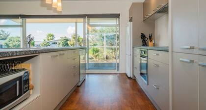 Unwind on The Fairway - Matarangi Holiday Home