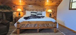 4 bedrooms, desk, iron/ironing board, travel crib