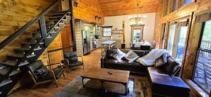 Smart TV, fireplace, video games, computer monitors - Luxe Indoor-Pool Cabin~4 BedRms~GameRm~HotTub (Sevierville)