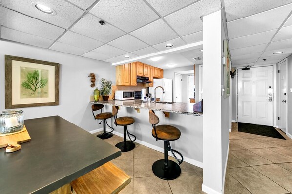Appart'hÎtel, 1 trÚs grand lit et 1 canapé-lit (Edgewater Tower 3-1104) | Cuisine privée