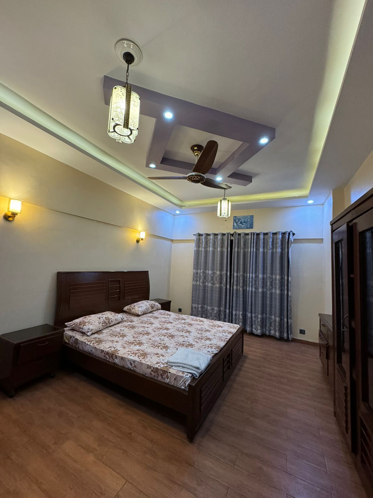 3 chambres, fer et planche à repasser, Wi-Fi, draps fournis