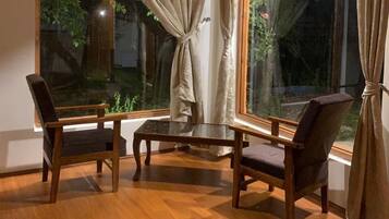 Chalet Mewah, pemandangan danau | 5 kamar tidur, tirai kedap cahaya, Wi-Fi gratis, dan seprai linen