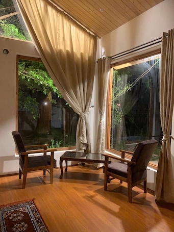 5 habitaciones, cortinas blackout, wifi gratis y ropa de cama