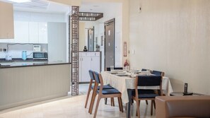 Dining - AWS Holiday Homes - Luxury Living besides Canal (Dubai)
