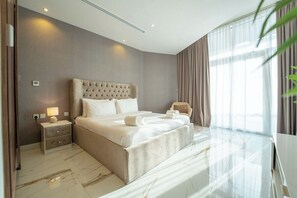 2 habitaciones, tabla de planchar con plancha, internet y ropa de cama