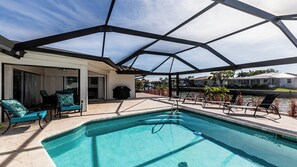 Unclassified image, 3 of 23, button - Enchanting, this four-bedroom, three-bath home promises stunning sunset views every evening. (Marco Island)