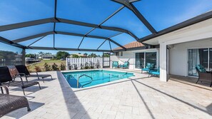 Unclassified image, 5 of 23, button - Enchanting, this four-bedroom, three-bath home promises stunning sunset views every evening. (Marco Island)