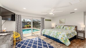 4 bedrooms, free WiFi, bed sheets - Enchanting, this four-bedroom, three-bath home promises stunning sunset views every evening. (Marco Island)