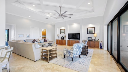 Coastal Paradise Awaits: Luxurious Beachside House with Top-Notch Amenities