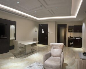 Honeymoon Suite | Living area - Gold Inn Serviced Apartment (Riyadh)