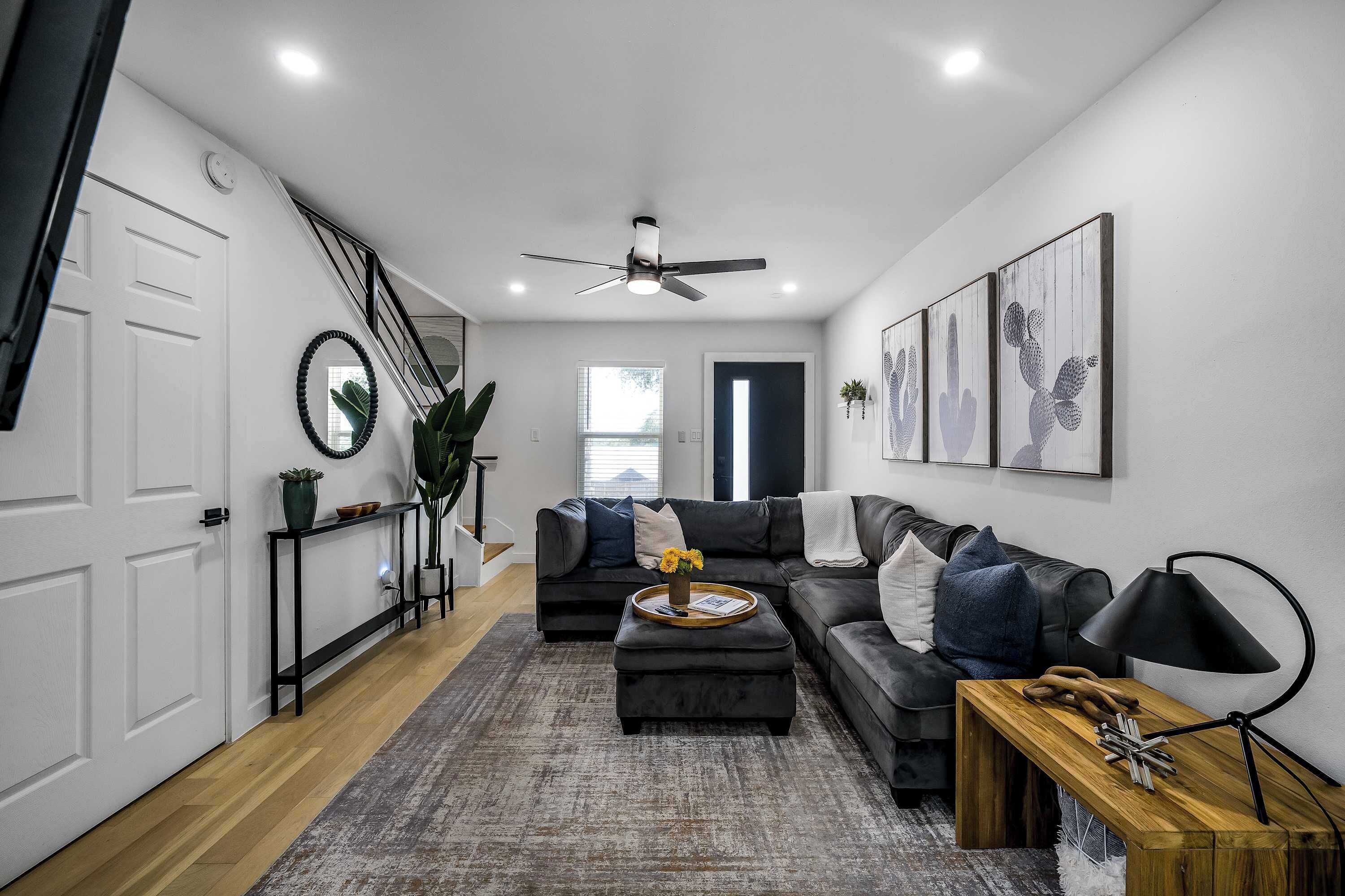 Televisión y oficina 