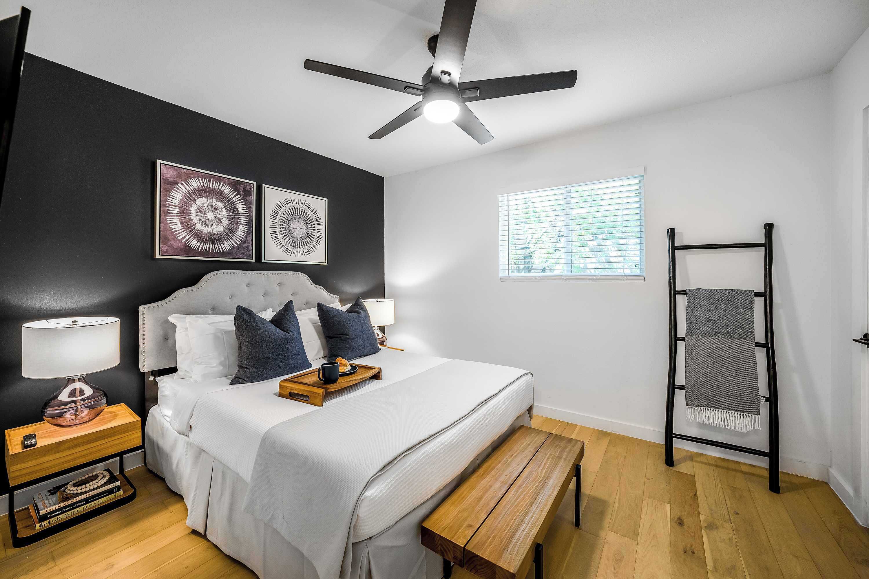 2 habitaciones, escritorio, tabla de planchar con plancha y wifi 