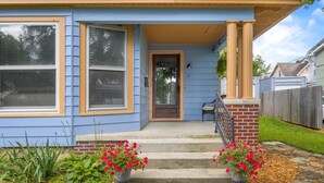 A residential house with a blue exterior, a front door, and steps leading to the entrance. - Robin's Egg ~ Private Downtown, Pet-Friendly Gem (Columbus)