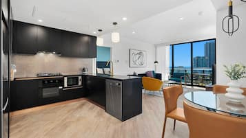 Room, 2 Bedrooms (Skyline Water View) | Private kitchen