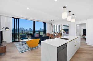 Muebles diferentes, escritorio y sistema de insonorización 