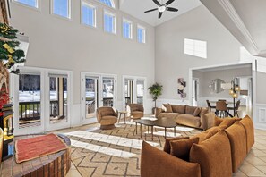 Televisor intel·ligent, llar de foc, videojocs i reproductor de DVD 