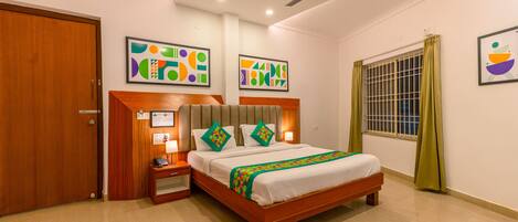 Standard Room | Desk, blackout drapes, iron/ironing board, bed sheets