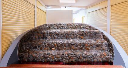 Treebo Regalia Comforts, 5 mins to Raja Seat Garden