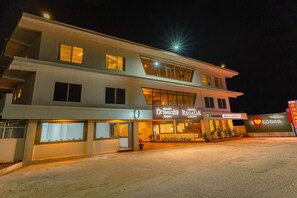 Exterior - Treebo Regalia Comforts, 5 mins to Raja Seat Garden (Madikeri)