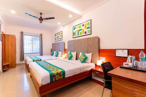 ห้องพรีเมียม | โต๊ะทำงาน, ผ้าม่านกันแสง, เตารีด/โต๊ะรีดผ้า, ผ้าปูที่นอน