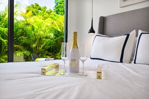 6 bedrooms, iron/ironing board, free WiFi, bed sheets