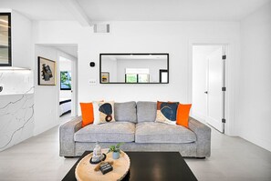 Smart TV - Stylish Oasis in Design District, Near Wynwood (Miami)