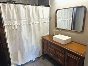 Shower, hair dryer, towels, soap - The Birds Eye Suite w/ Private Full Bath (Mount Pleasant)