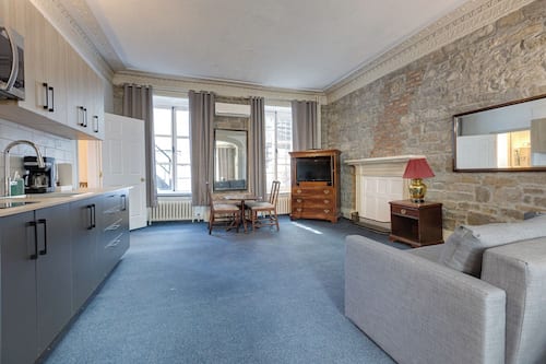 Chambre Supérieure | Vue sur la cour