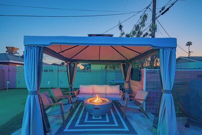 Old Town RGB Forest Bar With Pool, Golf, Spa, Fire Pit, Hot Tub, Gazebo, Sauna