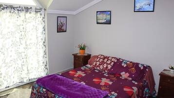 2 Schlafzimmer, Schreibtisch, Bügeleisen/Bügelbrett, WLAN