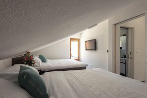 5 bedrooms, WiFi, bed sheets